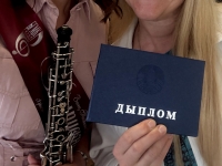 Вручение дипломов выпускникам